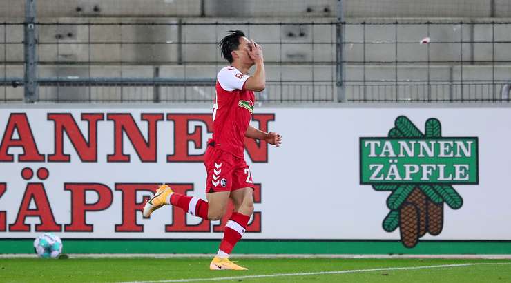 Một bàn thắng đẹp mắt! Woo-Yeong Jeong (Freiburg) có một pha đi bóng lắt léo và dứt điểm từ trong vòng cấm, đánh bại thủ môn Stefan Ortega với một pha bấm bóng tuyệt vời. Tỉ số được nâng lên 2:0.