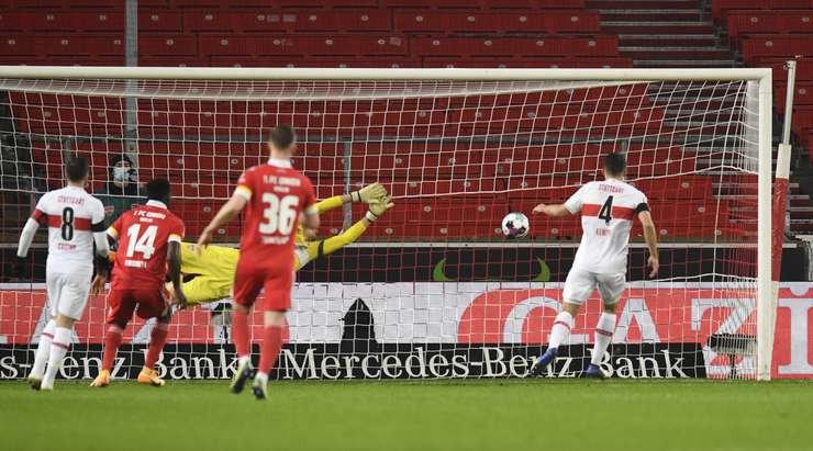 Bóng từ quả đá phạt tìm đến Marvin Friedrich (Union Berlin), người đang ở một vị trí rất trống trải và anh đã ghi bàn với một cú đánh đầu sấm sét vào sát mép trong cột dọc bên phải. Một cú đánh đầu tầm xa siêu phẩm!