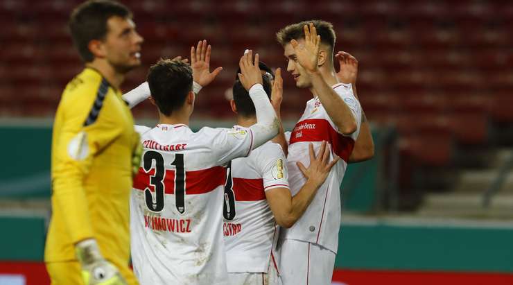 Vào! Gonzalo Castro thực hiện một đường chuyền đến chân Sasa Kalajdzic (VfB Stuttgart) và cầu thủ này tung một cú sút chìm từ trong vòng cấm, làm tung lưới khung thành đối phương. Tỉ số là 1:0.