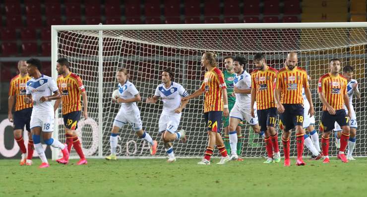 Vào! Daniele Dessena (Brescia) sút bóng bật ra vào góc phải phía dưới sau khi bóng đến chỗ anh ấy trong vòng cấm. Tỉ số là 2:1.