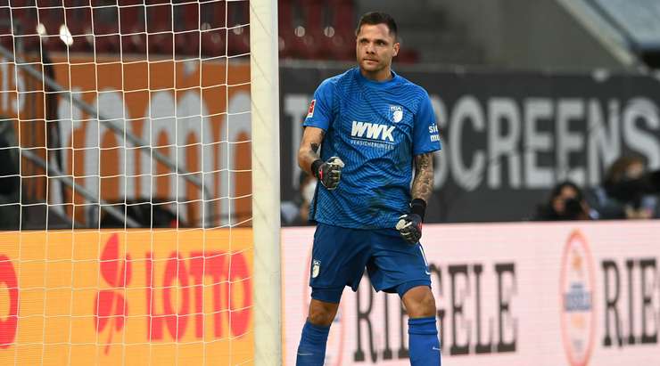 Rafal Gikiewicz đã đoán hướng của quả phạt đền được thực hiện bởi Marcus Ingvartsen (Union Berlin). Cầu thủ này sút bóng vào sát cột dọc bên phải, nhưng thủ môn đã đổ người kịp thời để cản phá.