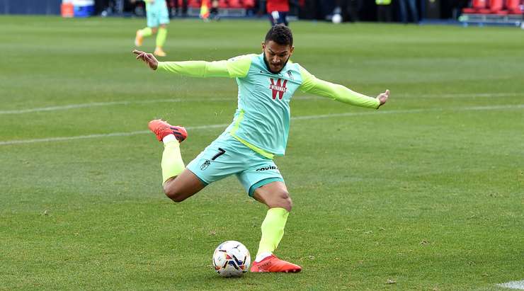 Vào! Luis Javier Suarez Charris (Granada CF) sút bóng bật ra vào góc trái phía dưới sau khi bóng đến chỗ anh ấy trong vòng cấm. Tỉ số là 2:1.