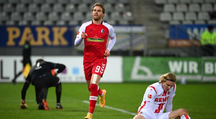 Một bàn thắng đẹp mắt! Christian Gunter chuyền bóng cho Lucas Holer (Freiburg), người đang đứng ở một vị trí trống trải trong vòng cấm để cầu thủ này có một cú sút gọn gàng vào nóc lưới, đánh bại thủ môn Timo Horn. Tỉ số là 5:0.
