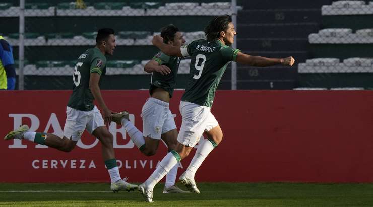 Victor Abrego (Bolivia) phô diễn kĩ thuật tuyệt vời của mình bên trong vòng cấm với một bàn thắng không thể tin nổi, thủ môn đã hoàn toàn bất lực trong tình huống vừa rồi.