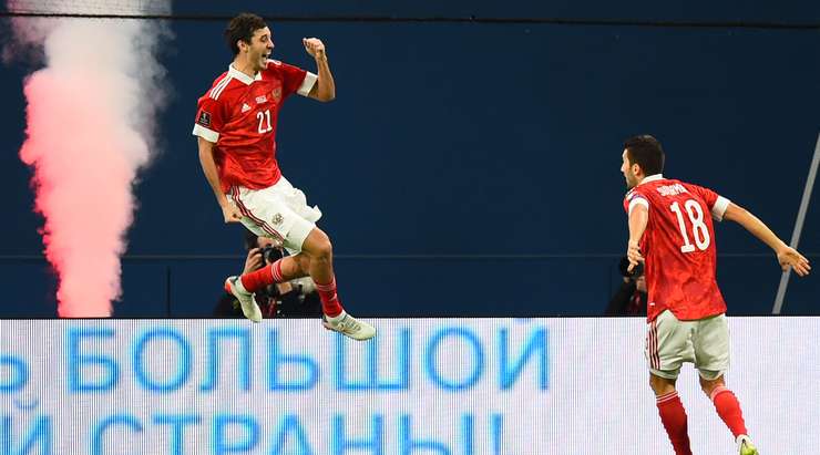 Vào! Fedor Smolov kiến tạo cho Aleksandr Erokhin (Nga) người đệm bóng vào lưới trống. Anh ấy thay đổi tỉ số thành 1:0.