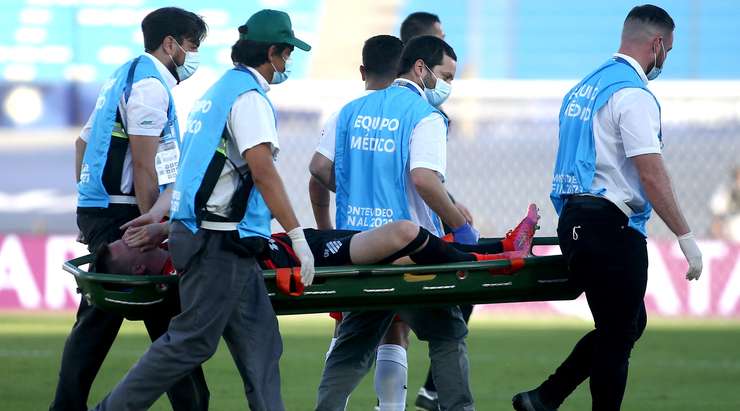 Vấn đề cho Alberto Valentim khi Renato de Souza (Athletico-PR) không thể thi đấu nữa. Chấn thương của anh ấy quá nghiêm trọng và Pedro Rocha Neves thay thế anh ấy.