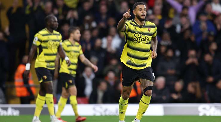 Joshua King (Watford) nhận một đường chuyền sát thủ và dứt điểm đơn giản nhưng chính xác, làm tung lưới khung thành đối phương.