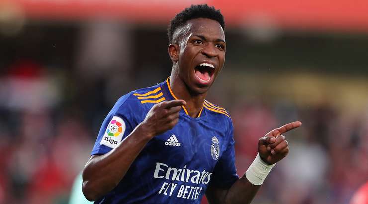 GOAL! Vinicius Junior (Real Madrid) đón đường chuyền từ Luka Modric trong một đợt phản công nhanh và dứt điểm hiểm hóc từ cự ly gần. Tỉ số là 1:3.