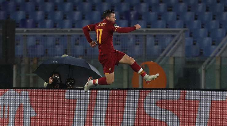 Vào! Stephan El Shaarawy thể hiện nhãn quan tuyệt vời của mình với đường chuyền sắc sảo cho Carles Perez (AS Roma). Cầu thủ này cũng chứng tỏ bản lĩnh của một sát thủ vòng cấm và dứt điểm gọn gàng từ cự ly gần vào lưới. Tỉ số là 1:0.