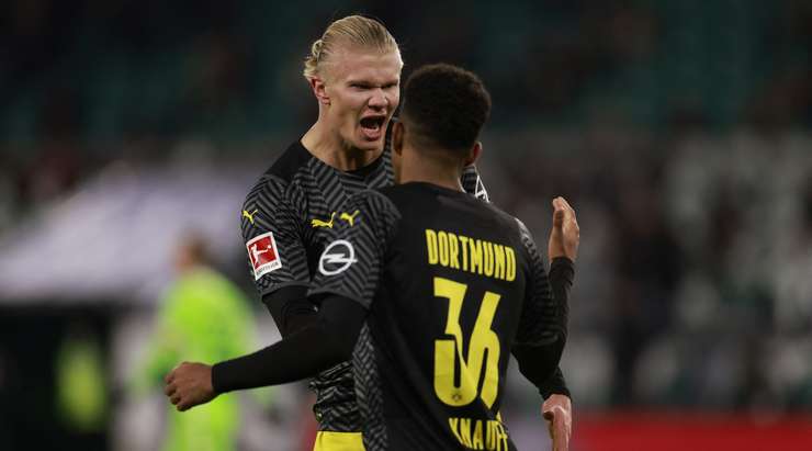 Erling Haaland (Dortmund) đón đường căng ngang hoàn hảo vào sâu bên trong vòng cấm từ Julian Brandt và khống chế bóng một cách tinh tế. Tiếp theo, anh tung một cú sút căng vào ngay giữa khung thành, nâng tỉ số lên: 1:3.
