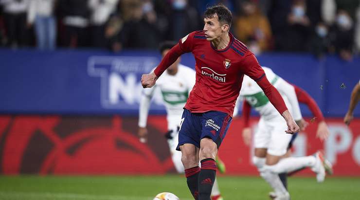 Vào! Ante Budimir (Osasuna) giành chiến thắng trên chấm phạt đền bằng một cú sút không thể cản phá, vượt qua tầm với của thủ môn Edgar Badia vào góc phải khung thành.