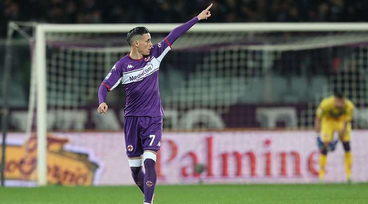 Bóng đã đi vào lưới! Riccardo Sottil thực hiện một đường căng ngang vào vòng cấm và ở phía bên kia, Jose Callejon (Fiorentina) dứt điểm gọn gàng vào góc thấp bên phải mành lưới. 1:1.
