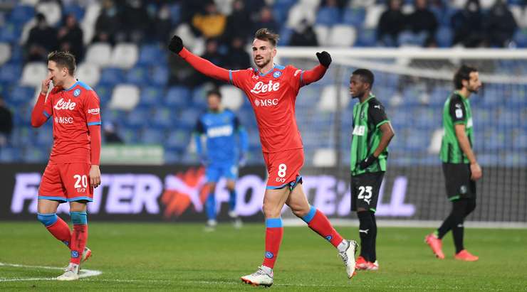 Fabian Ruiz (Napoli) đột phá trước khi nhận một đường chuyền tuyệt vời của đồng đội và tung một cú sút chuẩn xác để đánh bại thủ môn. Quả bóng bay vào góc thấp bên phải khung thành.