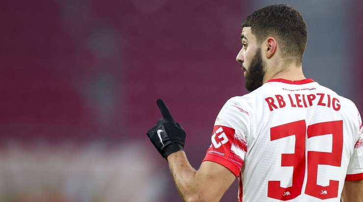 Josko Gvardiol (RB Leipzig) đánh đầu đưa bóng vào sát mép trong cột dọc bên trái sau một quả tạt tuyệt đẹp. Tình huống bật cao đánh đầu hoàn hảo của anh sẽ là một khoảnh khắc khó quên của trận đấu ngày hôm nay.