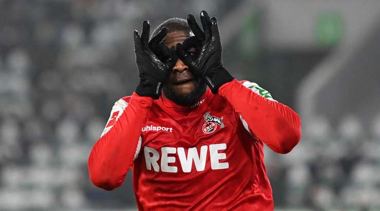 Vào! Kingsley Schindler treo một đường bóng sắc sảo vào vòng cấm theo hướng di chuyển của Anthony Modeste (Köln). Cầu thủ này bật lên rất cao để tung một cú đánh đầu căng như kẻ chỉ từ giữa vòng cấm vào góc trái khung thành. Thủ môn Koen Casteels đã không có cơ hội nào để cản phá. 2:3!