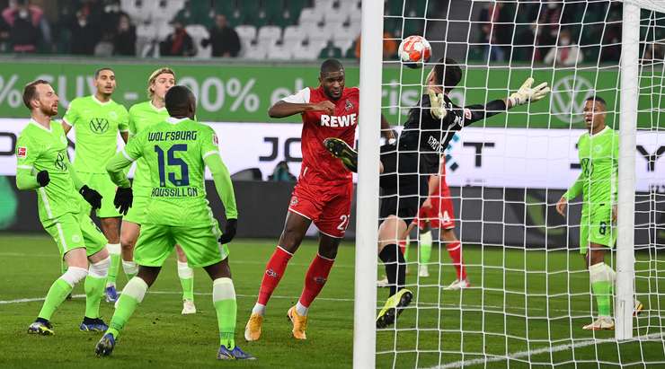 Anthony Modeste (Köln) đón bóng bật ra trong vòng 5m50 và đánh đầu. Pha dứt điểm của anh đã đi thẳng vào ngay giữa mành lưới, và vì vậy, tỉ số đã được nâng lên 1:1.
