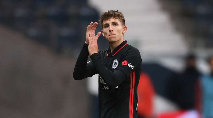 Huấn luyện viên có sự thay đổi người với Ragnar Ache (Eintracht Frankfurt) vào sân thay cho Jesper Lindstrom.