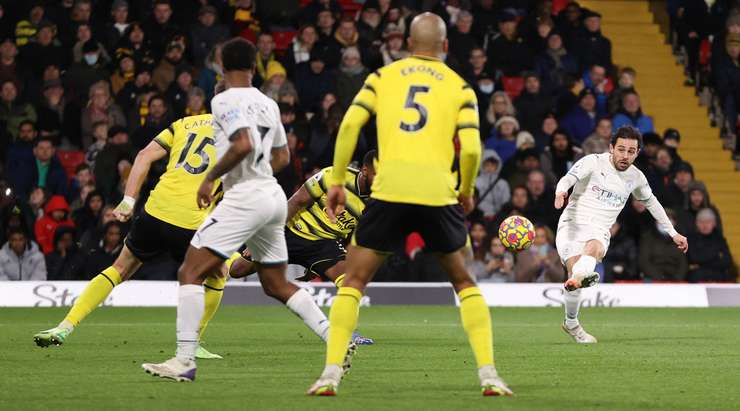 Vào! Kyle Walker thể hiện nhãn quan chiến thuật tuyệt vời bằng một đường chuyền tinh quái bên trong vòng cấm. Bernardo Silva (Manchester City) cũng đã hoàn thành tốt phần việc của mình với cú sút một chạm, ghim bóng vào góc cao bên trái khung thành. 0:3.