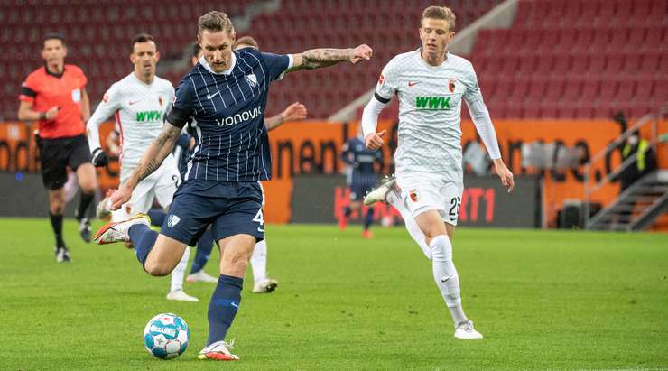 Gerrit Holtmann chuyền bóng cho Sebastian Polter (Bochum), cầu thủ này nhận bóng và tung một cú sút chìm từ rìa vòng cấm. Nỗ lực của anh đi thẳng vào giữa khung thành do thủ môn đã bị bất ngờ. Một bàn thắng tuyệt đẹp! Tỉ số là 0:1.