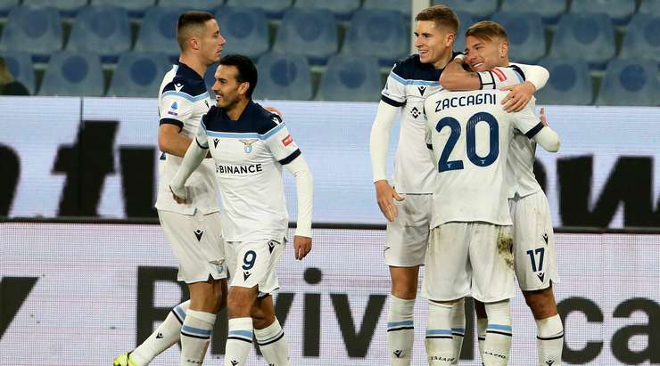 Ciro Immobile (Lazio) ghi bàn! Ciro Immobile (Lazio) được kiến tạo bởi Mattia Zaccagni và anh ấy đã cho thấy sự bình tĩnh tuyệt vời trong vòng cấm để sút vào góc phải phía dưới. 0:2.