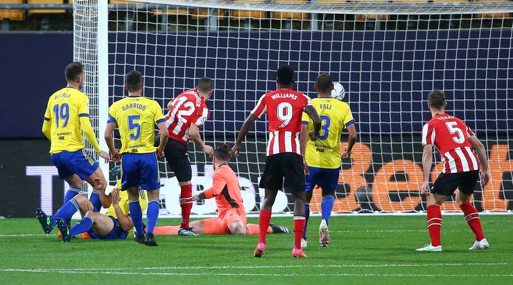 Alejandro Berenguer (Ath Bilbao) kết thúc nỗ lực đi bóng đẹp mắt của mình với một cú sút xuất sắc từ trong vòng cấm. Bóng đi vào góc thấp bên trái khung thành và Jeremias Ledesma chỉ có thể vào lưới nhặt bóng. Tỉ số là 0:1.