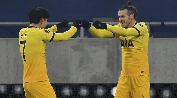 Vào! Gareth Bale kiến tạo bằng một đường căng ngang tuyệt đẹp vào vòng cấm, và Heung-Min Son (Tottenham) cũng hoàn thành tốt phần việc của mình bằng một cú đánh đầu từ cự ly gần vào góc thấp bên trái khung thành. Tỉ số là 0:1.
