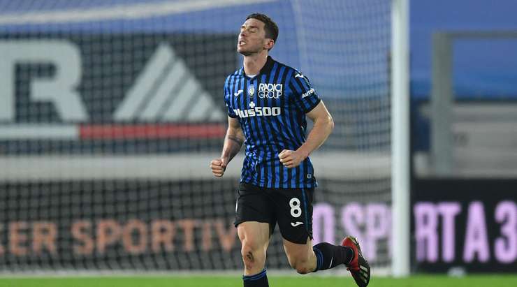 Vào! Đường chuyền bóng của Duvan Zapata đến chân Robin Gosens (Atalanta) và cầu thủ này tung một cú sút một chạm cực tốt vào sát mé trong cột dọc bên trái. Thủ môn đã không thể cản phá cú sút, và tỉ số là 2:1.