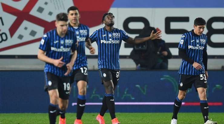 Vào! Luis Muriel thực hiện một đường lob bóng gọn gàng vào vòng cấm cho Duvan Zapata (Atalanta), người đã chiến thắng trong pha không chiến với hậu vệ đối phương trước khi đánh đầu vào góc thấp bên phải khung thành từ cự ly gần. Tỉ số là 1:0.