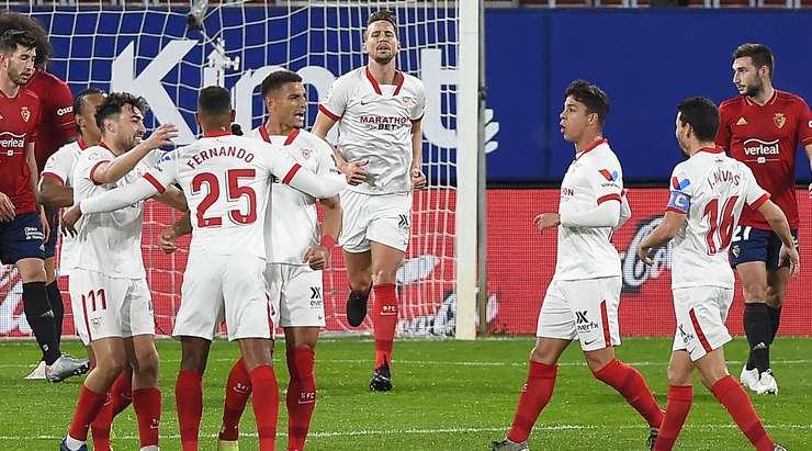 Diego Carlos (Sevilla) bật lên trên các hậu vệ đối phương để đón quả phạt góc được thực hiện rất tốt và dứt điểm bằng đầu. Nỗ lực của anh ấy đi vào phía trong cột dọc bên phải. Một pha dứt điểm tuyệt vời!