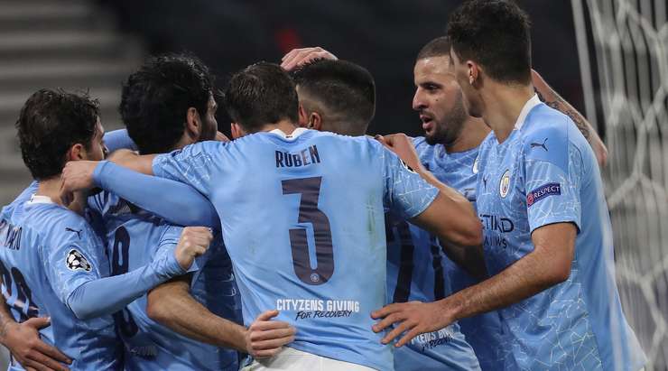 Vào! Bernardo Silva đón đường chuyền và đánh đầu kiến tạo cho Gabriel Jesus (Manchester City), người đã khống chế bóng và dứt điểm gọn gàng vào lưới. 0:2.