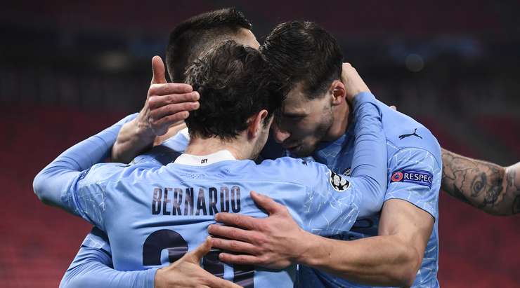 Vào! Joao Cancelo treo bóng vào sâu trong vòng cấm kiến tạo cho Bernardo Silva (Manchester City) ở một vị trí trống trải, và cú đánh đầu cận thành của cầu thủ này đã đưa bóng vượt qua tầm với của thủ môn đi vào góc trái khung thành. Tỉ số là 0:1.