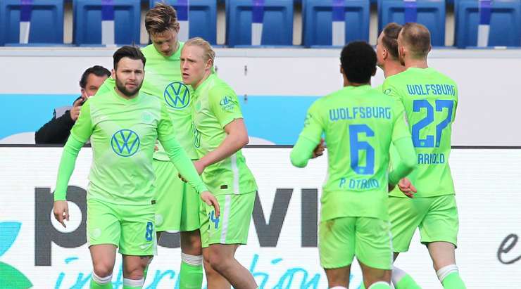Wout Weghorst (Wolfsburg) nhận một đường chuyền sát thủ, đặt anh vào thế đối mặt với thủ môn và anh đã ghi bàn với một cú sút lạnh lùng vào góc thấp bên trái khung thành. Một cú dứt điểm xuất sắc.