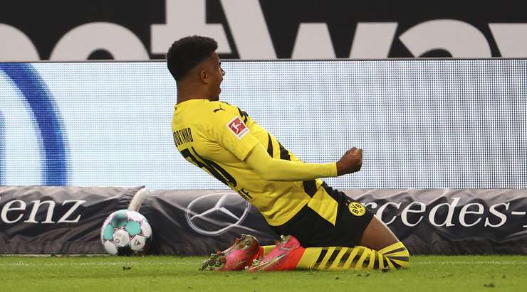 Vào! Ansgar Knauff (Dortmund) được nạp đạn bằng đường chuyền chính xác của Erling Haaland ở một vị trí bên trong vòng cấm. Cú sút trái phá của anh không cho thủ môn đối phương bất kỳ cơ hội cản phá nào, bóng ghim thẳng vào góc thấp bên phải khung thành. Tỉ số là 2:3.