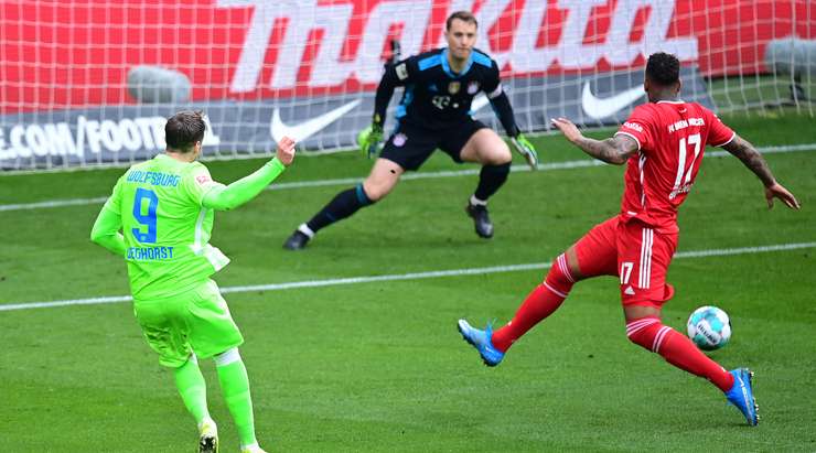 Vào! Một đường chọc khe tuyệt vời của Xaver Schlager mở ra khoảng trống cho Wout Weghorst (Wolfsburg) ngay trong vòng cấm, và anh đã không phạm bất kỳ sai lầm nào khi sút mạnh quả bóng về góc thấp bên phải khung thành. Tỉ số là 1:2.