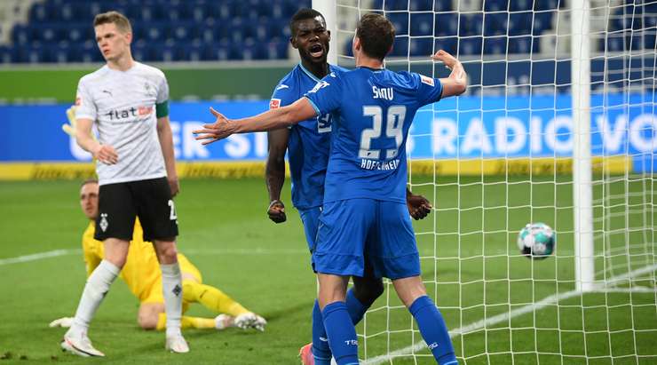Ihlas Bebou (Hoffenheim) đón một đường chuyền bổng chính xác vào trong vòng cấm và tung một cú sút vào giữa khung thành, làm tung lưới thủ môn đối phương.