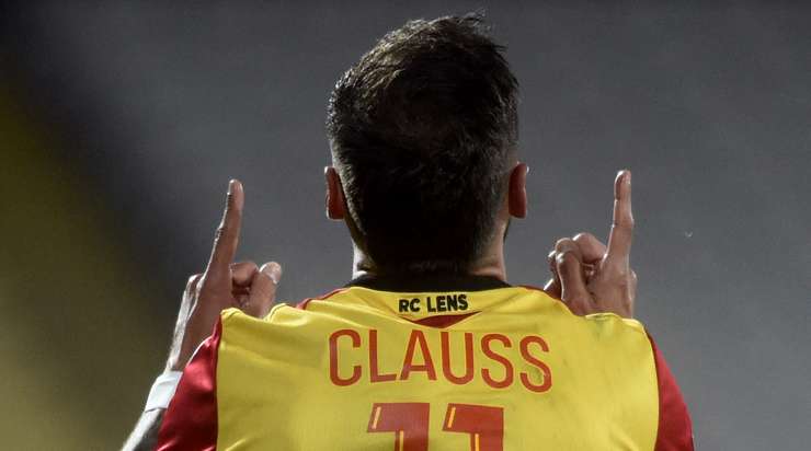 Một đường chuyền xé toang hàng phòng ngự đưa bóng đến chân Jonathan Clauss (Lens) trong vòng cấm và cầu thủ này đã không bỏ lỡ cơ hội, anh sút bóng qua người thủ môn vào lưới.