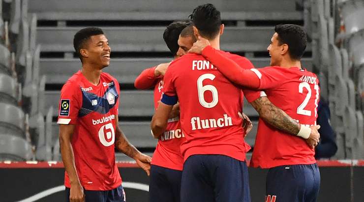 Zeki Celik (Lille) phản ứng rất nhanh để đón đường bóng bật ra và tự tin tung một cú sút căng từ rất xa về phía khung thành. Trong sự ngạc nhiên của tất cả mọi người, bóng đi thẳng vào phía trong cột dọc bên phải! Tỉ số được thay đổi thành 2:0 với cú sút tuyệt diệu này.