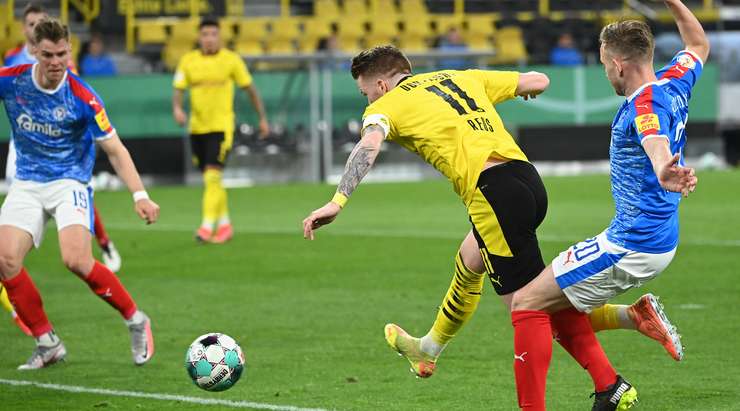 Vào! Emre Can thực hiện một quả tạt vào vòng cấm và kiến tạo thành công cho Marco Reus (Dortmund), người đã đón bóng và dứt điểm gọn gàng vào góc thấp bên trái khung thành. Tỉ số đã được nâng lên 3:0.