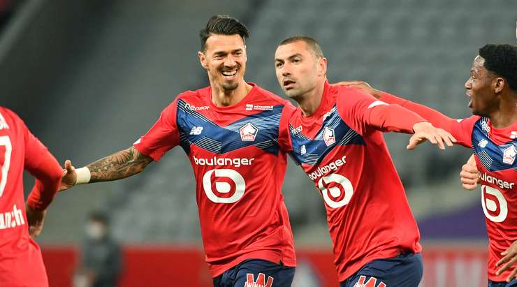 Vào! Jonathan David chuyền cho Burak Yilmaz (Lille) tại rìa vòng cấm và anh ấy tìm đến góc phải phía dưới với một pha dứt điểm tuyệt vời. Tỉ số là 1:0.