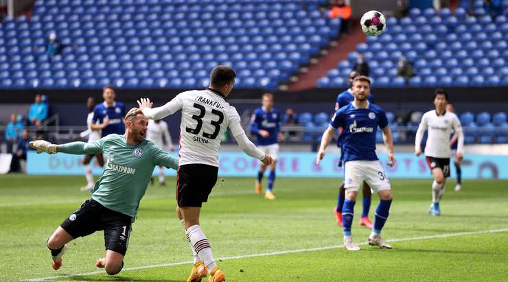 Amin Younes có một đường căng ngang xuất sắc vào trong vòng cấm. Andre Silva (Eintracht Frankfurt) đón bóng và đánh đầu từ cự li gần vào phía trong cột dọc bên phải, đánh bại thủ môn Ralf Fahrmann. Một tình huống thể hiện sự nhạy bén cũng như khả năng dứt điểm thượng hạng. Tỉ số là 1:1.