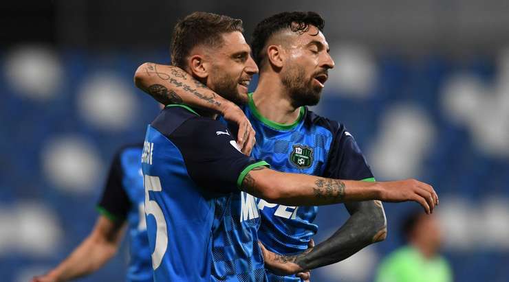 Vào! Domenico Berardi (Sassuolo) sút bóng vào góc phải khung thành, vượt qua tầm với của Thomas Strakosha dù thủ môn đã đổ người hết cỡ.