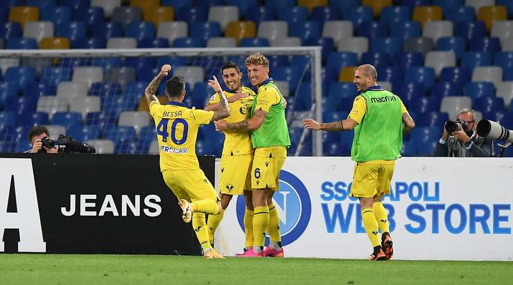 Davide Faraoni (Verona) khống chế một quả tạt đẹp mắt vào trong vòng cấm và tung một cú sút chìm chính xác, bóng đi sượt cột dọc bên trái vào lưới. Thủ môn đã không có cơ hội nào.