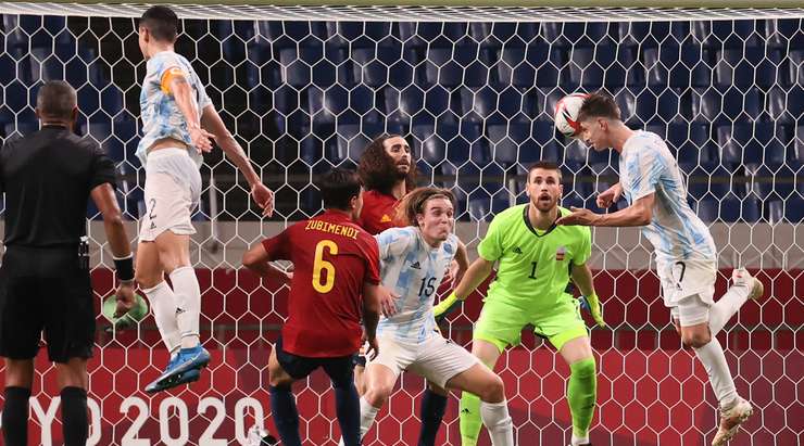 Vàoo! Thiago Almada nhận trách nhiệm thực hiện quả phạt góc, còn Tomas Belmonte (Argentina) là người đã chạm được đầu vào quả bóng và đưa nó đi chìm vào giữa khung thành. Tỉ số là 1:1.