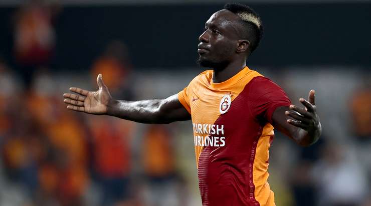 Mbaye Diagne (Galatasaray) đón đường căng ngang hoàn hảo vào sâu bên trong vòng cấm từ Emre Tasdemir và khống chế bóng một cách tinh tế. Tiếp theo, anh tung một cú sút chuẩn xác vào góc thấp bên trái, bóng dội cột dọc vào lưới. Tỉ số đã được nâng lên: 1:2.