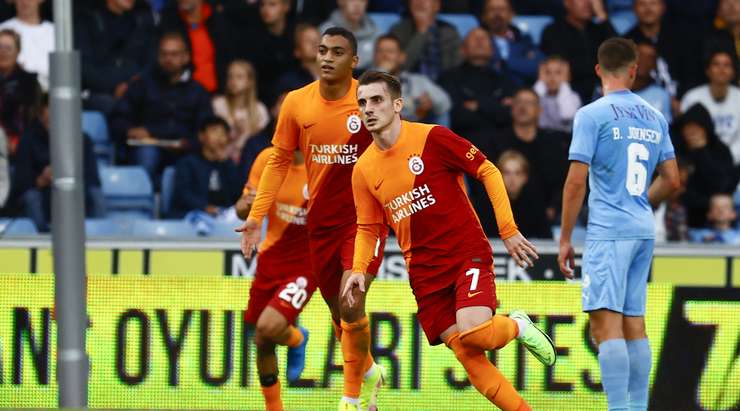 Vào! Mostafa Mohamed chuyền bóng đến chân Kerem Akturkoglu (Galatasaray) và cầu thủ này tung một cú sút từ rìa vòng cấm. Bóng bị một cầu thủ khác làm đổi hướng, khiến thủ môn Patrik Carlgren không kịp trở tay. Tỉ số là 0:1.
