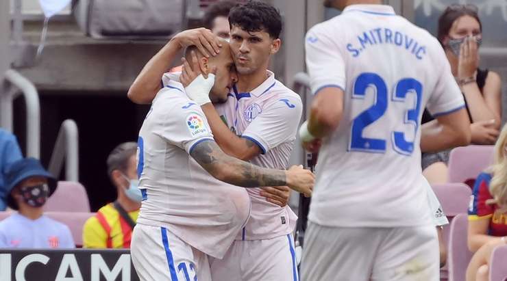 Vào - 1:1! Sandro Ramirez (Getafe) tung một cú sút từ rìa vòng cấm và ghi bàn vào góc trái phía dưới. Carles Alena kiến tạo thành bàn.