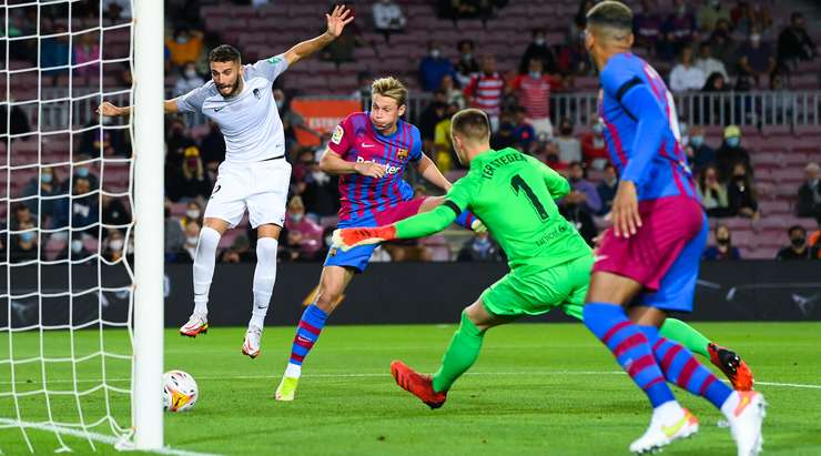 Vào! Domingos Duarte (Granada CF) đón một đường chuyền và nó cho phép anh ấy dứt điểm vào lưới trống với một cú đánh đầu cự li gần. Tỉ số đã thay đổi thành 0:1.