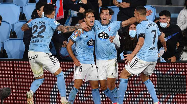 Một bàn thắng đồng đội tuyệt vời! Denis Suarez (Celta Vigo) được giải thoát trong vòng cấm bởi Santi Mina và không mắc một sai lầm nào với một pha dứt điểm tốt vào góc trái phía dưới. 1:0.