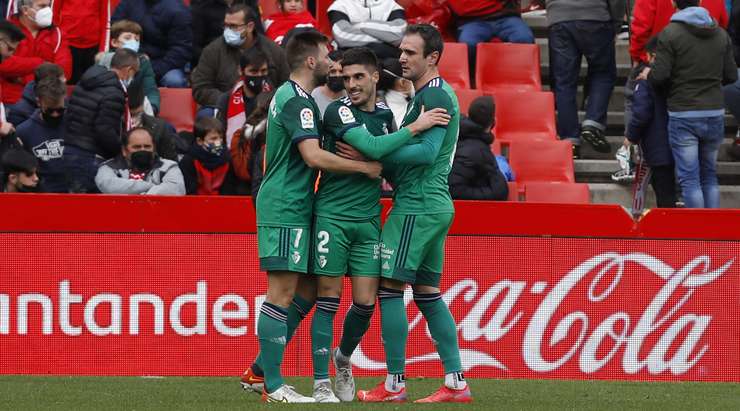 Vào! Đường chuyền dài kinh điển của Nacho Vidal đến chân Kike Garcia (Osasuna) ở một vị trí trống trải bên trong vòng cấm. Anh còn đủ thời gian và không gian để chỉnh lại bóng trước khi sút tung nóc lưới cầu môn đối phương. Tỉ số là 0:2.