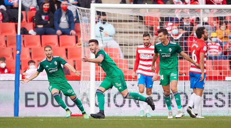 David Garcia (Osasuna) nhảy cao nhất để đón bóng từ quả phạt góc được thực hiện hoàn hảo bởi Ruben Garcia. Cú đánh đầu của anh đã đi đập đất vào sát mép trong cột dọc bên phải, đánh bại thủ môn. Tỉ số là 0:1.